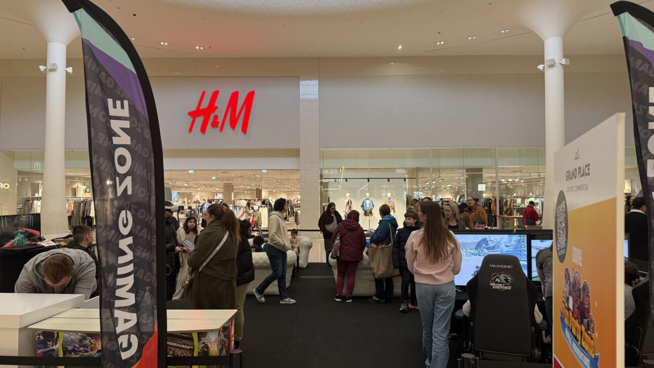 stand animation gaming centre commercial